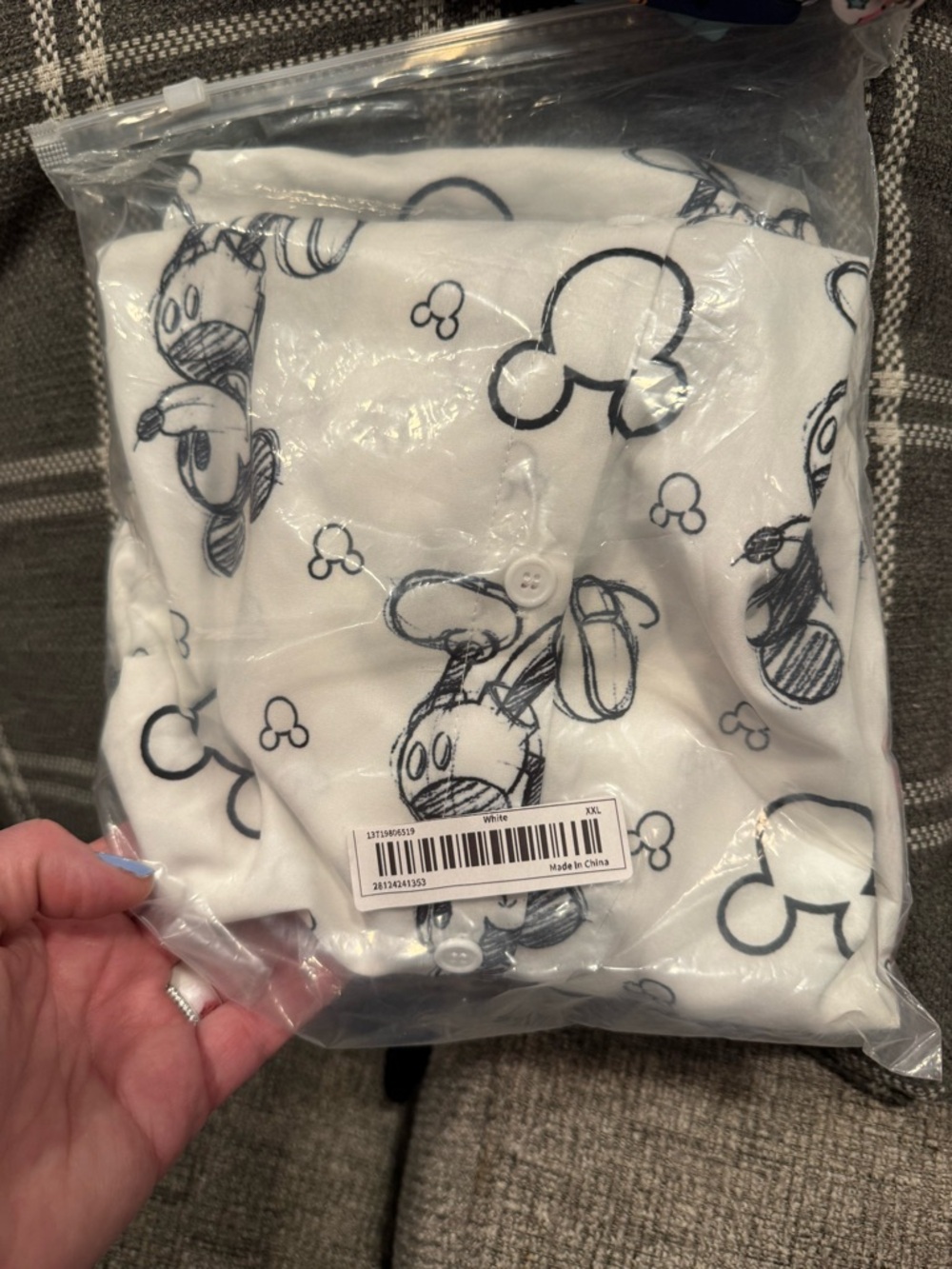 NWT- Men's White Mickey Mouse Sketch Short-Sleeve Button-Up Shirt - Picture 6 of 6